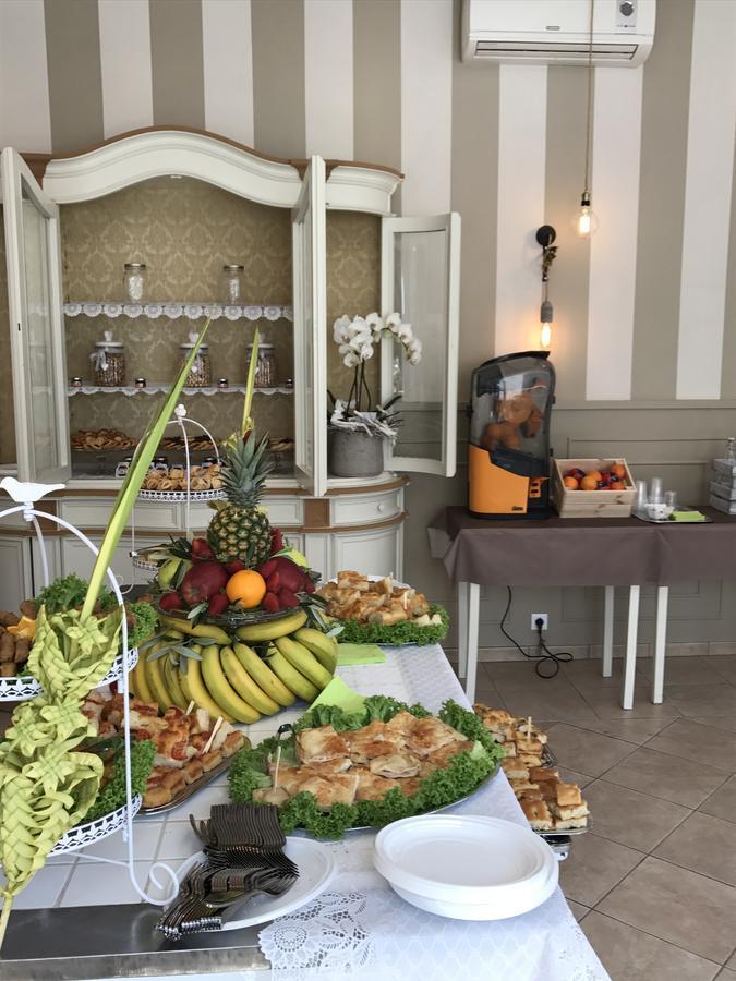 Hotel Raphael Бордихера Екстериор снимка