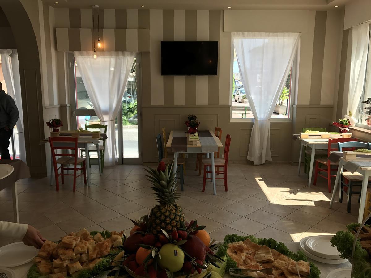 Hotel Raphael Бордихера Екстериор снимка