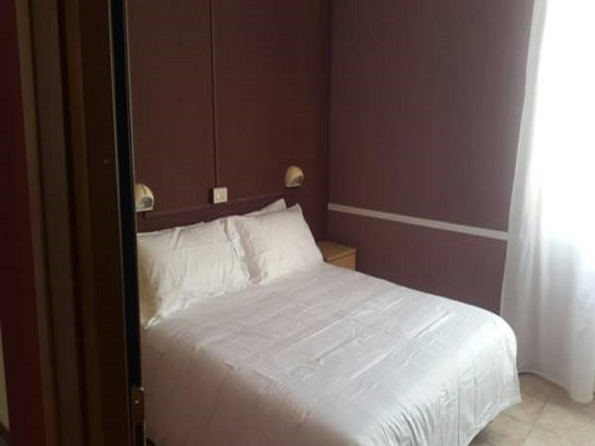 Hotel Raphael Бордихера Екстериор снимка