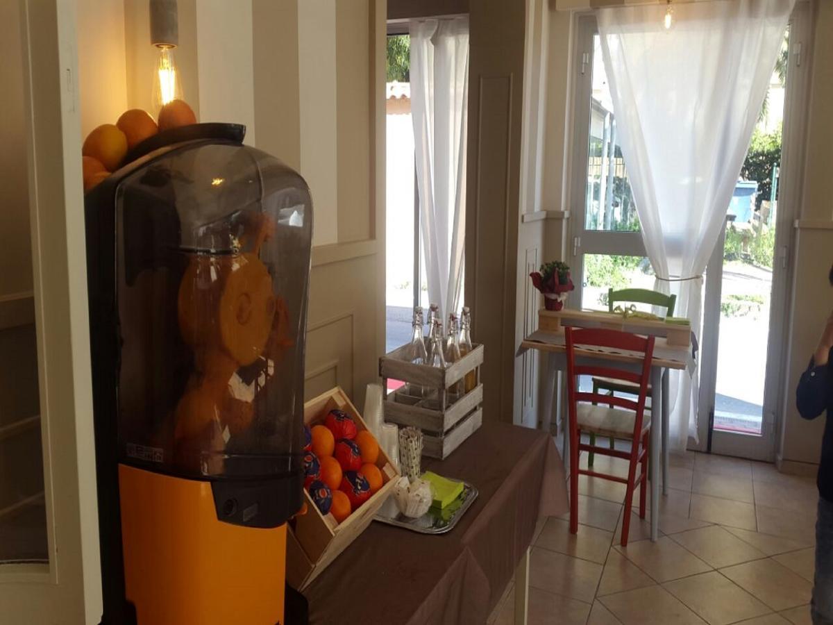 Hotel Raphael Бордихера Екстериор снимка