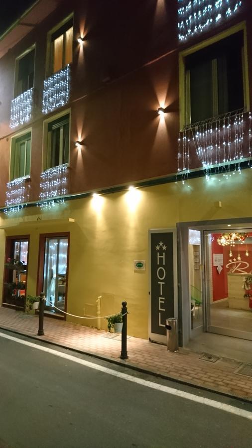 Hotel Raphael Бордихера Екстериор снимка